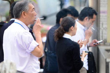 一些加拿大公司考虑给不抽烟者更多的休假时间