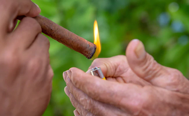 俄罗斯禁止在公寓阳台上吸烟了：预防火灾